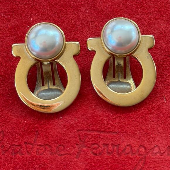 FERRAGAMO Gancio Clip-On Pearl Gold Earrings Timeless Classic Chic - Picture 3 of 7